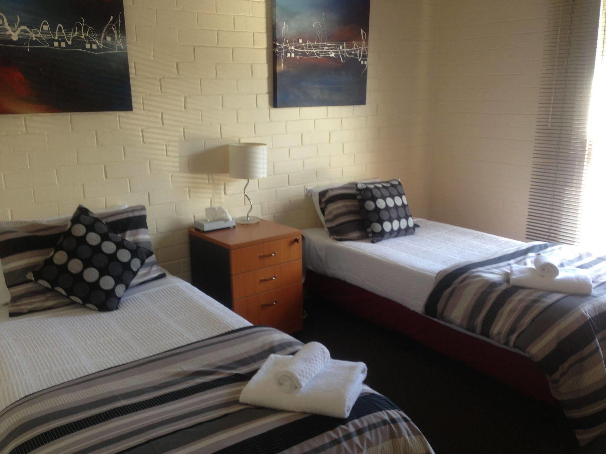 The Mews Motel Launceston Bagian luar foto